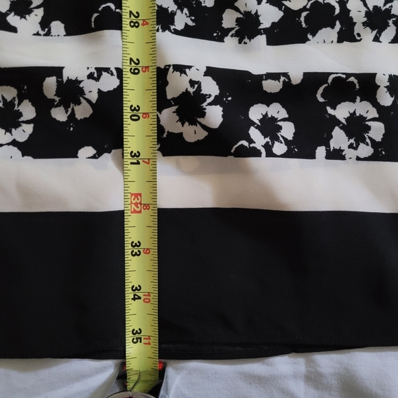 Size 2 - xs -  H&M Floral dress w/  tie belt black white - Picture 6 of 17